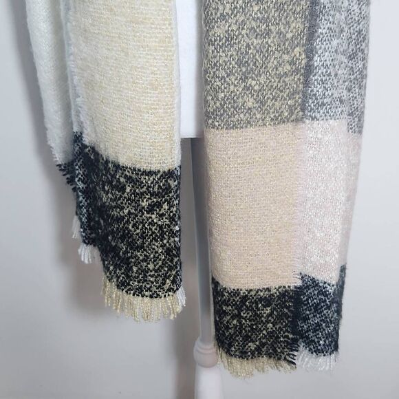 Plaid Colorblock Woven Knit Wrap Scarf with Fringe One Size - Picture 3 of 6